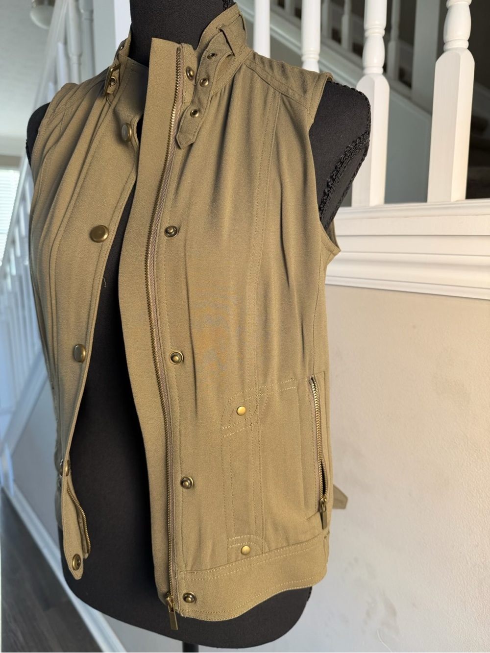 Cache Vest - Picture 2 of 9